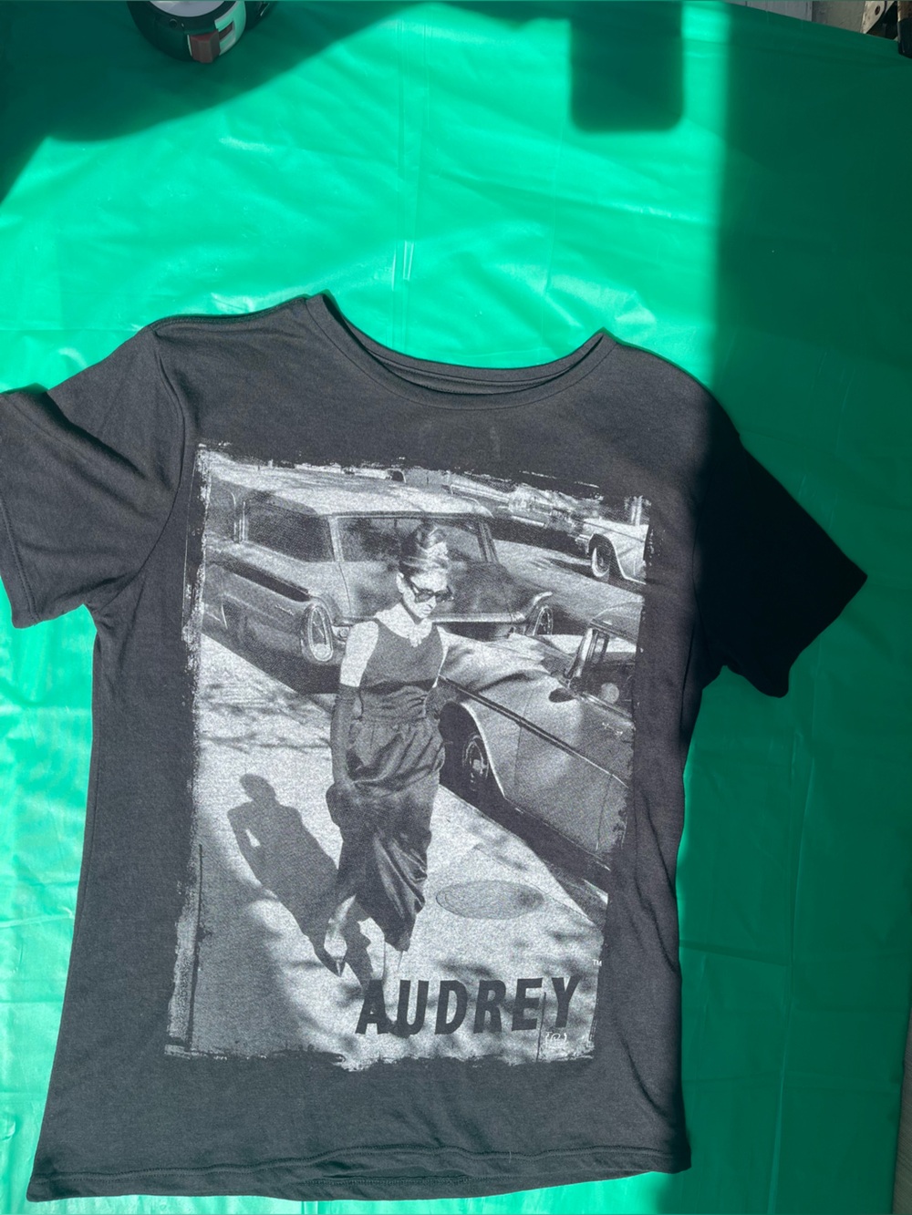 LEGENDS OF HOLLYWOOD AUDREY HEPBURN BLACK T SHIRT NEW WITH TAGS SIZE S - Picture 5 of 11